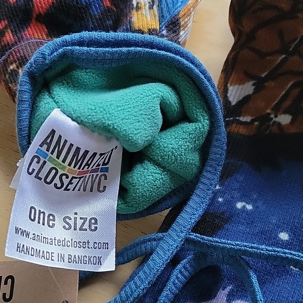 ANIMATED CLOSET MITTENS
